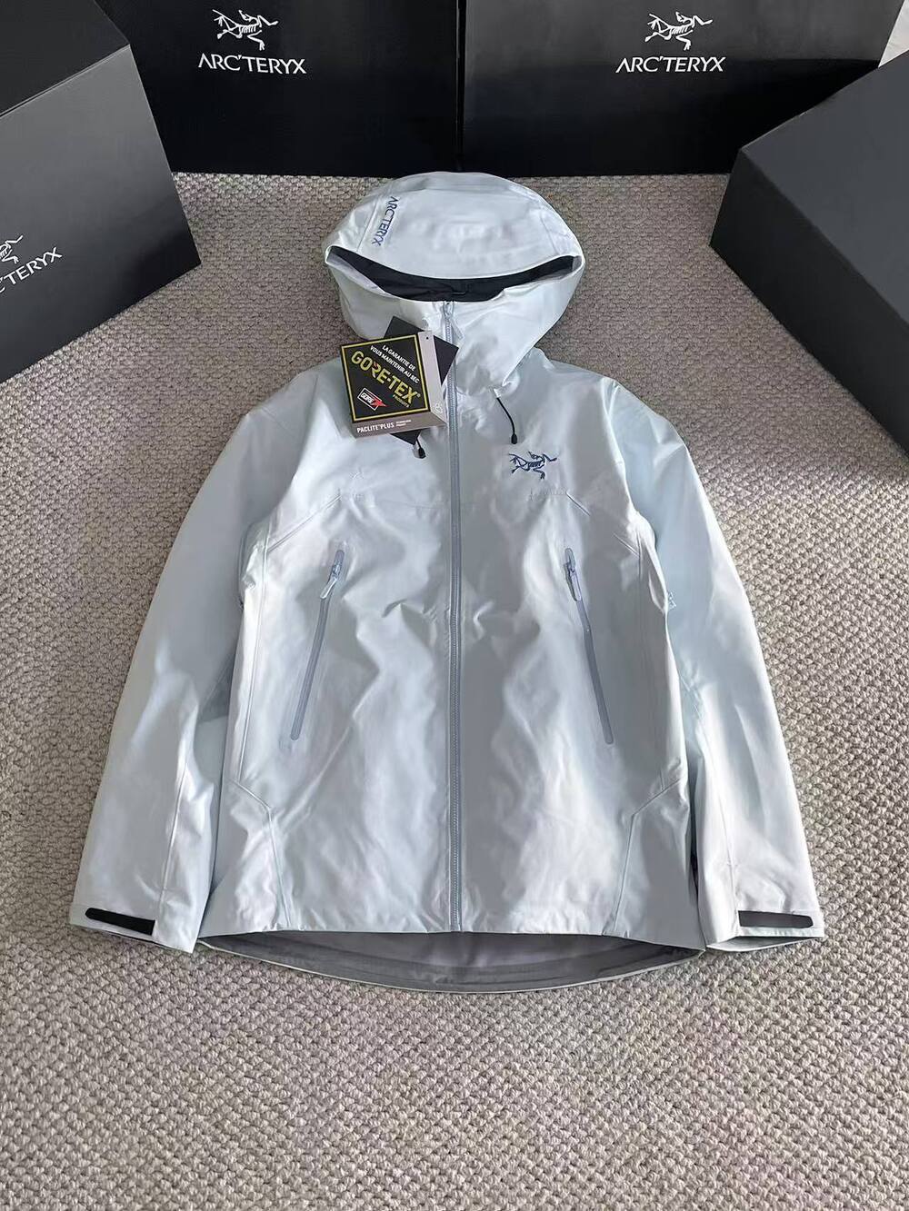 🌧️Arc'teryx hardshell jacket